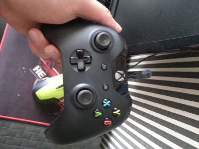 Лот: 6106531. Фото: 1. Продам геймпад джойстик Xbox one... Аксессуары для игровых приставок, консолей, геймпады