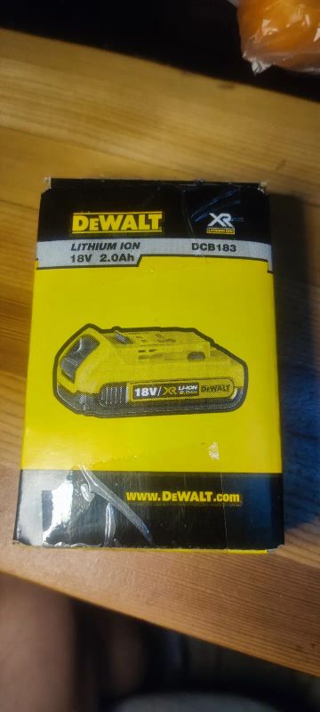 Лот: 20680889. Фото: 1. Аккумулятор dewalt XR 18v 2 Ah. Электроинструмент