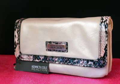 Лот: 3789248. Фото: 1. Kenneth Cole кожаный кошелек клатч. Бумажники, кошельки, портмоне