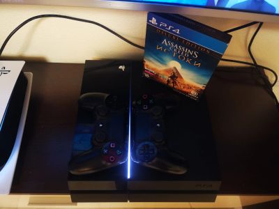Лот: 18421829. Фото: 1. Sony PlayStation 4 PS4 + assassin... Игровые приставки, консоли
