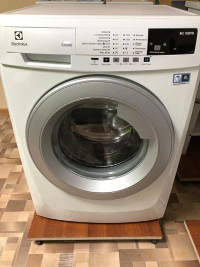Лот: 15641143. Фото: 1. Стиральная машина Electrolux EWF1484RR... Стиральные машины