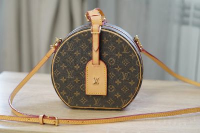 Лот: 20860815. Фото: 1. Сумочка Louis Vuitton. Сумки
