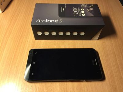 Лот: 6764070. Фото: 1. Смартфон Asus zenfone 5 черный... Смартфоны