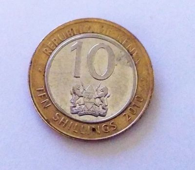 Лот: 25848471. Фото: 1. Кения 10 шиллингов 2010 один год... Африка