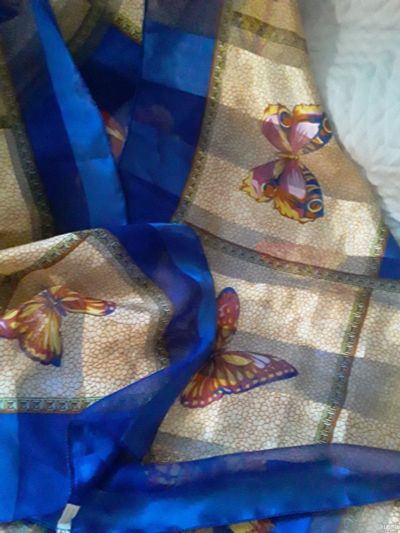 Лот: 18519833. Фото: 1. Корейский платок с бабочками. Шарфы, платки