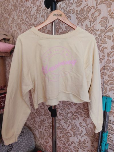 Лот: 20741382. Фото: 1. Толстовка короткая 44 pull&bear. Свитеры, толстовки, худи