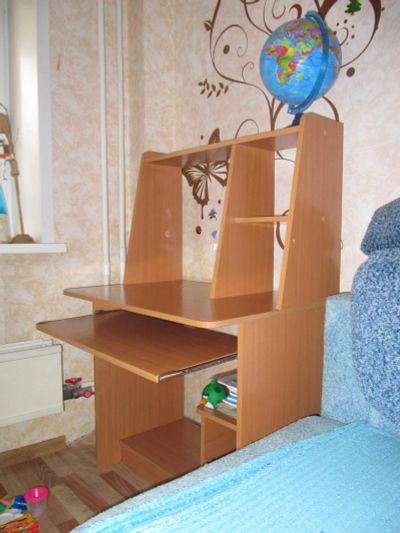 Лот: 10030439. Фото: 1. стол компьютерный б/у отличное... Компьютерные и письменные столы