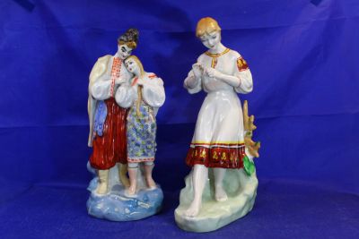 Лот: 19495920. Фото: 1. Две фарфоровые статуэтки о любви... Фарфор, керамика