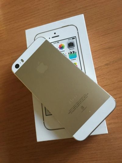 Лот: 10567154. Фото: 1. iPhone 5s. Кнопочные мобильные телефоны