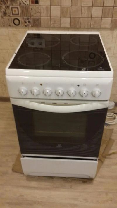 Лот: 5508694. Фото: 1. Стеклокерамическая плита Indesit. Плиты, духовые шкафы, варочные поверхности