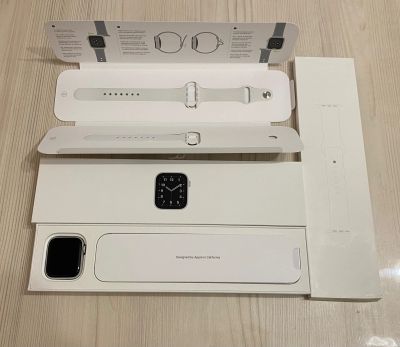 Лот: 20303602. Фото: 1. Часы Apple Watch SE 44mm. Смарт-часы, фитнес-браслеты, аксессуары
