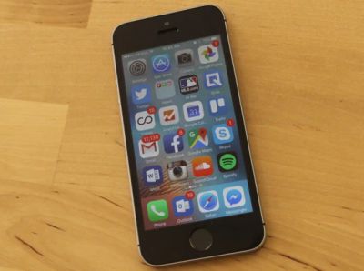 Лот: 11546020. Фото: 1. iPhone SE 32gb. Смартфоны