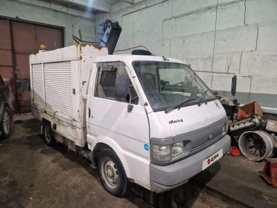 Лот: 24671882. Фото: 1. Nissan vanette с гидроподъемником. Грузовики, автобусы, спецтехника