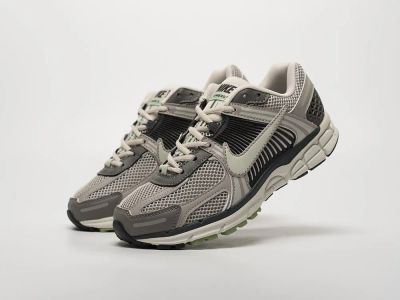 Лот: 24974079. Фото: 1. Кроссовки Nike Air Zoom Vomero... Кеды, кроссовки, слипоны