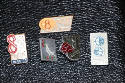 Лот: 3830502. Фото: 1. Значки 8 марта. 5 шт. Сувенирные