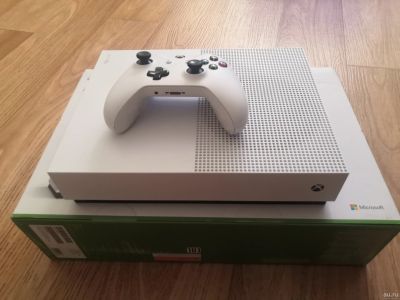 Лот: 15839327. Фото: 1. Игровая консоль Xbox One S 1TB... Игровые приставки, консоли