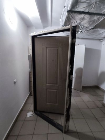 Лот: 25315407. Фото: 1. Дверь входная. Двери входные
