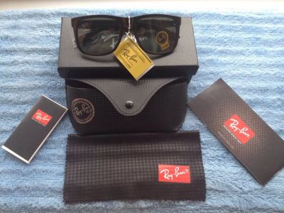 Лот: 7705477. Фото: 1. Солнцезащитные очки Ray Ban Wayfarer... Очки солнцезащитные