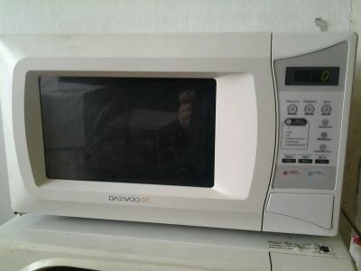 Лот: 7577004. Фото: 1. Микроволновая печь Daewoo KOR-6L0B. Микроволновки, мини-печи