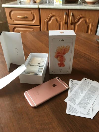 Лот: 10009471. Фото: 1. iPhone 6s 64GB Rose Gold. Смартфоны