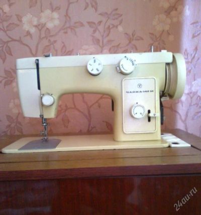 Лот: 74080. Фото: 1. Швейная машинка Чайка 142М. Швейная, вязальная