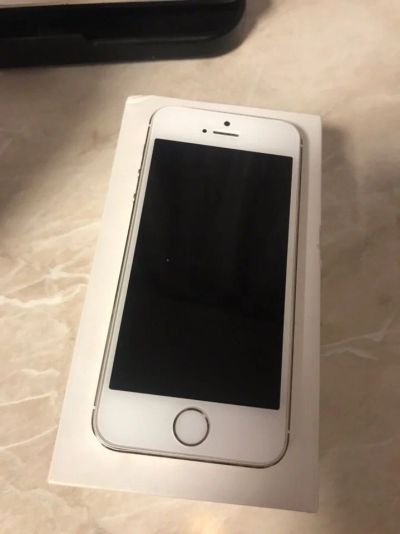 Лот: 14360033. Фото: 1. iPhone 5S 16GB Gold. Отличное... Смартфоны
