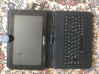 Лот: 13699754. Фото: 1. Планшет samsung с чехлом - клавиатурой. Планшеты