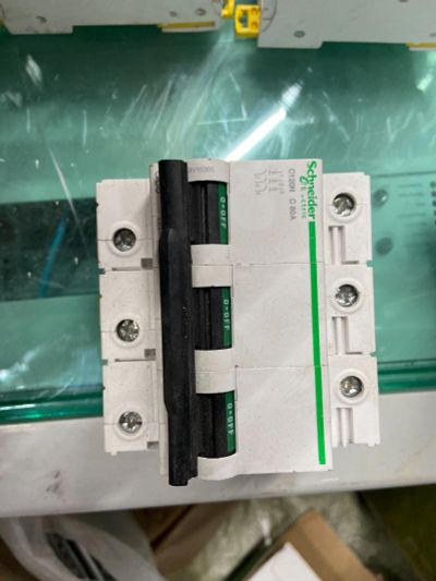 Лот: 18100883. Фото: 1. Schneider electric c120n Автоматический... Автоматы, пакетники, предохранители