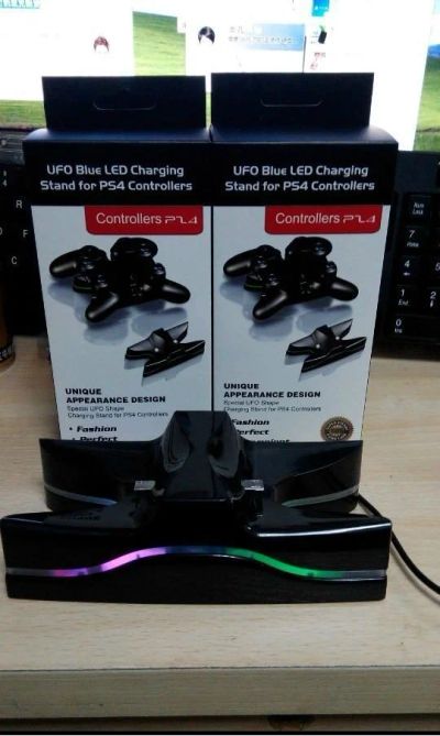 Лот: 4584375. Фото: 1. PS 4 Charging Stand Dual Controller. Аксессуары для игровых приставок, консолей, геймпады