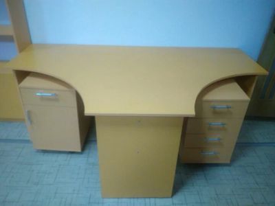 Лот: 10897894. Фото: 1. стол офисный оранжевый. Компьютерные и письменные столы