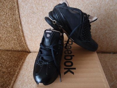 Лот: 5562598. Фото: 1. женские кроссовки Reebok 39 размер. Кеды, кроссовки, слипоны