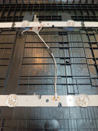 Лот: 24990099. Фото: 1. Подсветка 261501005520 06-32C2X6-618X14-180815... Запчасти для телевизоров, видеотехники, аудиотехники