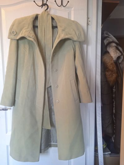 Лот: 19567457. Фото: 1. Пальто женское фисташковое без... Верхняя одежда