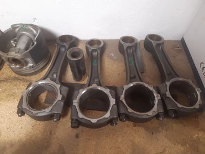 Лот: 24399422. Фото: 1. Поршни Mitsubishi Pajero 4 шт. Двигатель и элементы двигателя
