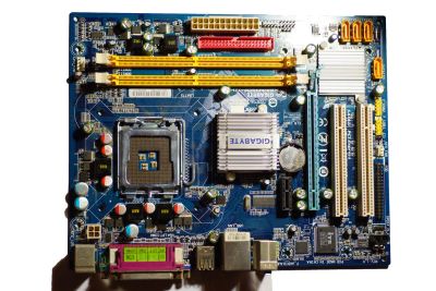 Лот: 10071834. Фото: 1. Материнская плата Gigabyte GA-945GCM-S2L. Материнские платы