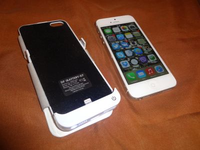 Лот: 4502744. Фото: 1. Iphone 5 белый 16gb + чехол-аккумулятор... Смартфоны