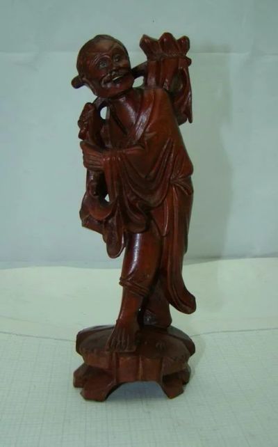 Лот: 11192323. Фото: 1. Статуэтка старинная деревянная... Скульптуры