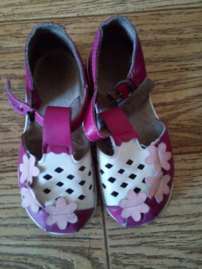 Лот: 6493918. Фото: 1. Сандали для девочки. 28 размер. Сандалии