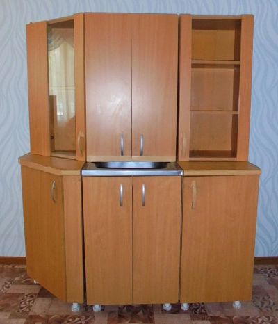 Лот: 5661877. Фото: 1. Кухонный гарнитур с мойкой и смесителем... Кухонные гарнитуры