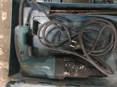Лот: 17807265. Фото: 1. Перфоратор makita hr 2470. Электроинструмент