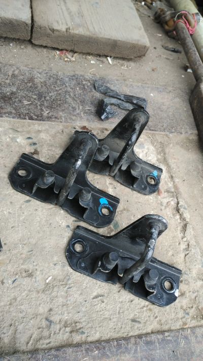 Лот: 11547301. Фото: 1. Петля капота (замок) subaru субару... Кузов