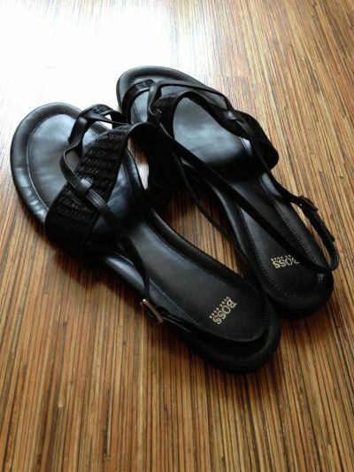 Лот: 3128465. Фото: 1. Сандали тапочки Hugo Boss. Кожа. Сандалии