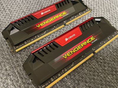 Лот: 17869017. Фото: 1. Corsair Vengeance Pro DDR3 2400MHz... Оперативная память