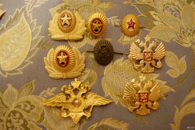 Лот: 13724740. Фото: 1. Кокарды и знаки на тулью фуражки. Нашивки, шевроны, погоны