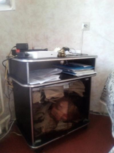 Лот: 10190974. Фото: 1. Продается Тумбочка под тв. Стойки и тумбы для аппаратуры