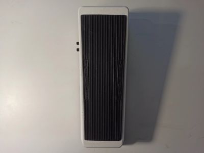 Лот: 16747404. Фото: 1. Dunlop 105Q Cry Baby Bass Wah. Гитарные эффекты и комбоусилители