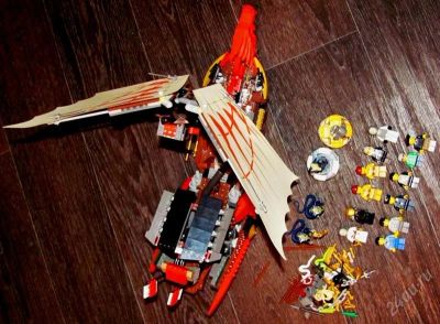Лот: 2759251. Фото: 1. LEGO корабль и фигурки. Конструкторы
