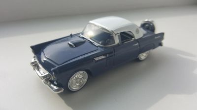 Лот: 10426873. Фото: 1. 1956 Ford Thunderbird (1:43). Автомоделизм