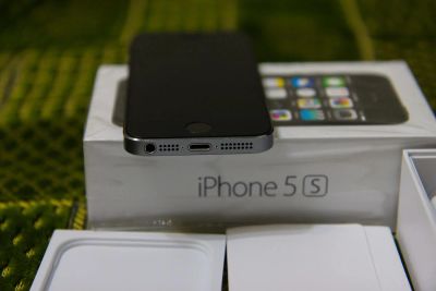 Лот: 6211457. Фото: 1. Iphone 5s 32gb Space Gray (РСТ... Смартфоны