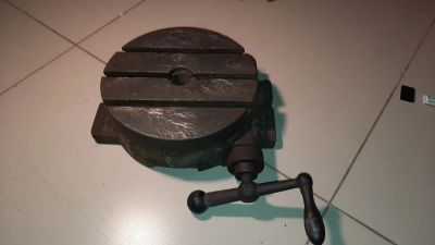 Лот: 19531457. Фото: 1. Поворотный стол 250мм. Ручной инструмент